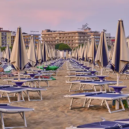Seafront Building In A Great Location - Beahost
